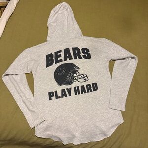 PINK Victoria's Secret - Chicago Bears Play Hard Light Gray V-neck Hoodie